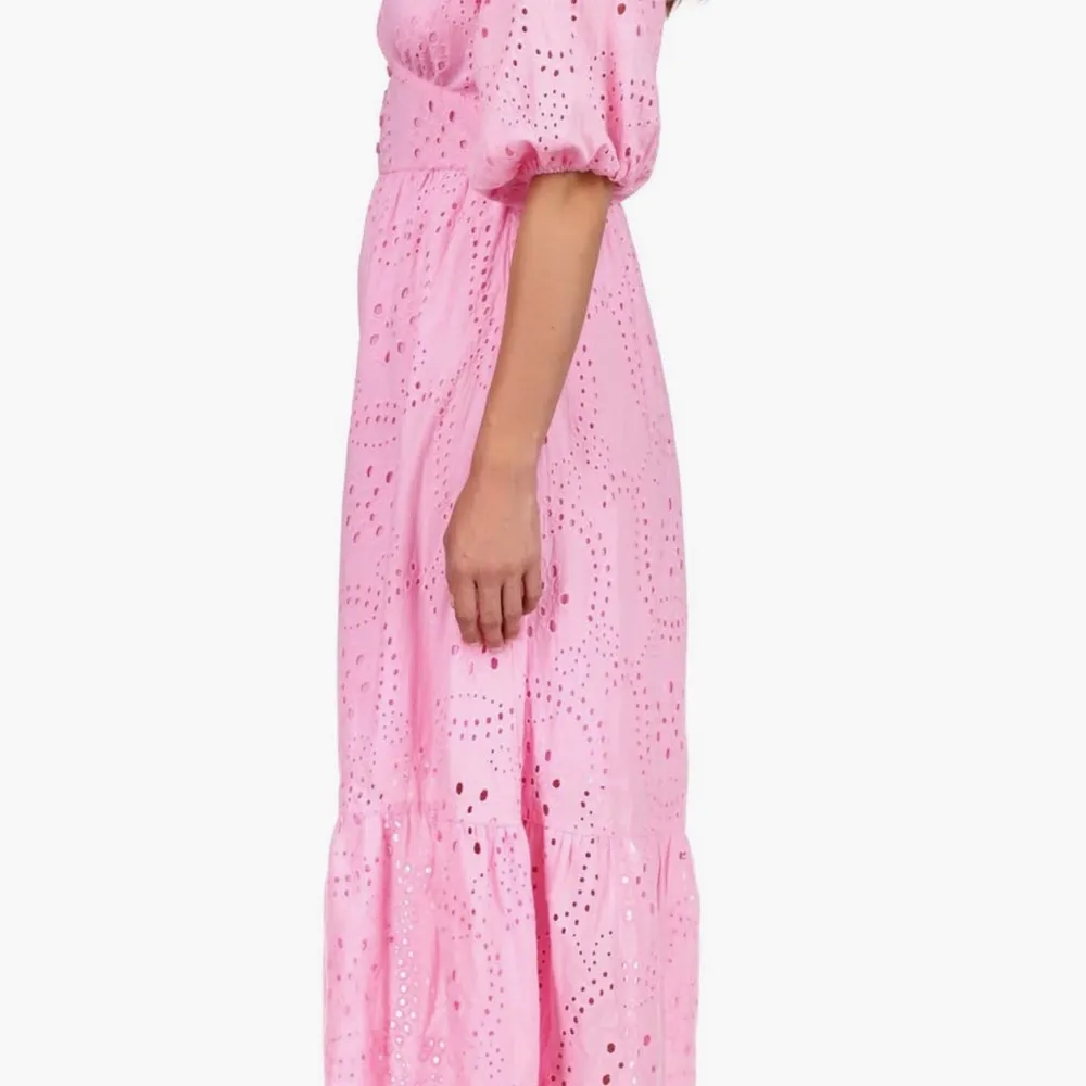 Sanctuary Ruffle Puff Sleeve Eyelet Maxi Dress Pink Size 6 NWOT - Image 2
