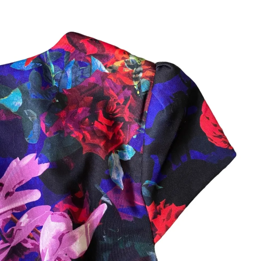 •Betsey Johnson floral pencil dress• - Image 10