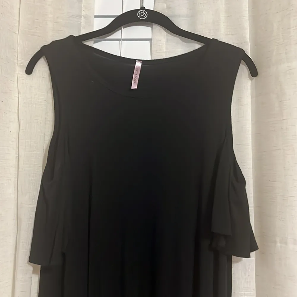 Cool Melon Top Sz M Cold Shoulder Black Feminine Closet Staple Casual Size M - Image 2