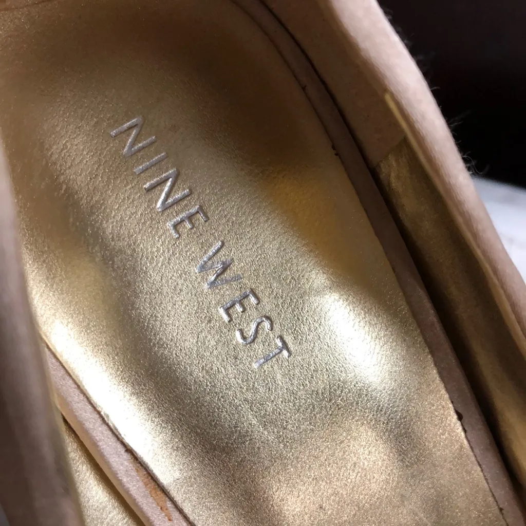 Size 10 Nine West pumps. Nude / tan - Image 3