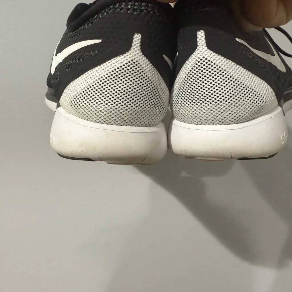 Nike Free 5.0 Women's Size 8 Running Shoes Black‎ & White G - Image 6
