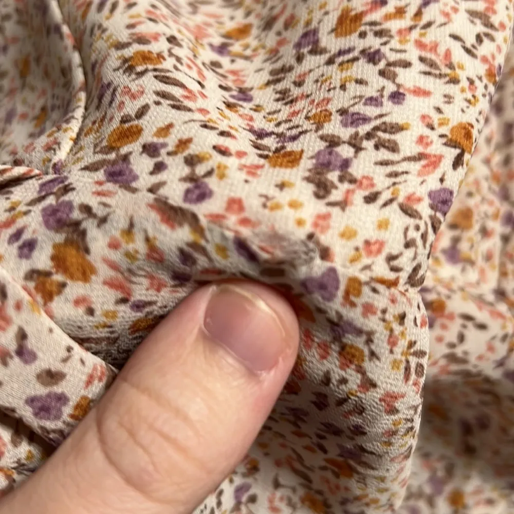 *FLAWED* Lulus Free Spirit at Heart Ivory Floral Print Bell Sleeve Top Sz Small. - Image 6