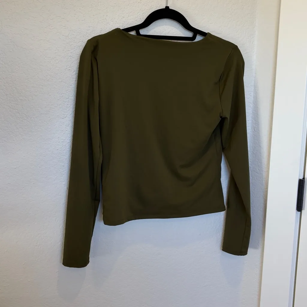 Old Navy Modern Double-Layer V-Neck Long Sleeve Size M - Image 5