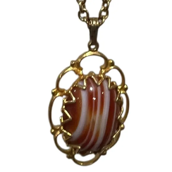 Vintage Banded Agate Cameo Pendant Gold - Image 2