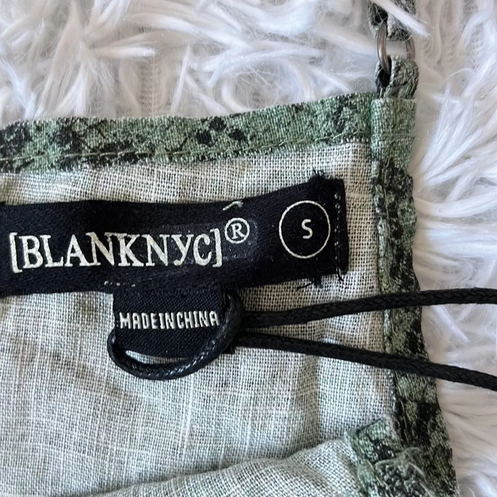 Blank Nyc Women’s Green Snake print linen jumpsuit size Small - Image 2