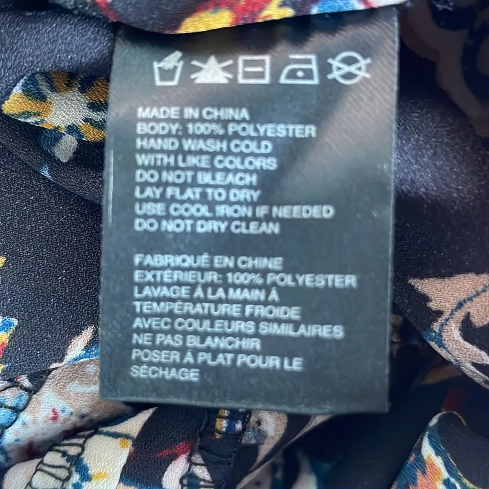 Paper Crane Women’s Black Floral Sleeveless Flowy Lightweight Blouse Medium - Image 8