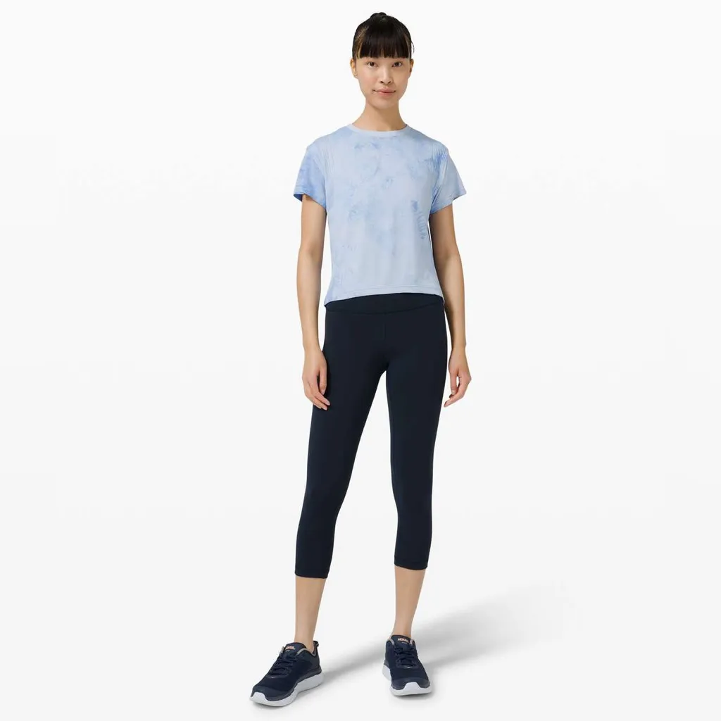 LULULEMON Train to Be Short Sleeve in Blue Linen / Chalk Wash Water Drop Size 10 - Image 5
