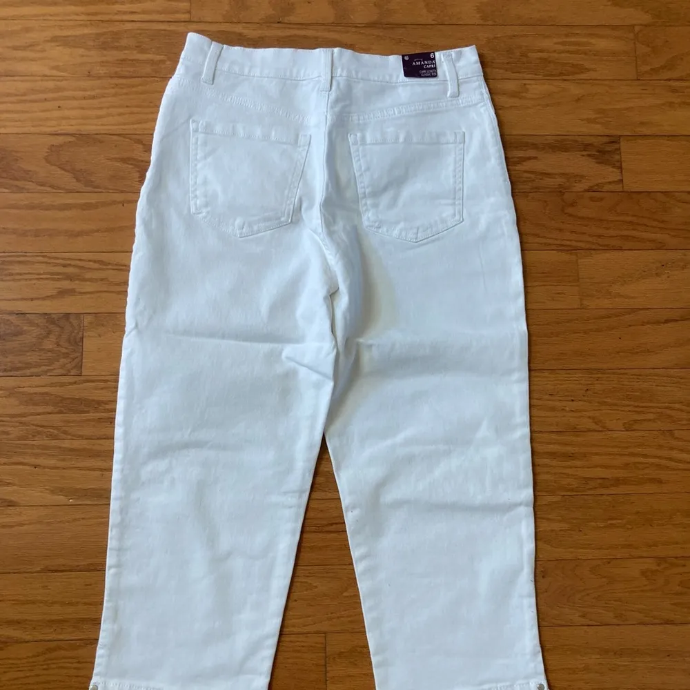 NWT Gloria Vanderbilt women Amanda Capri Size 6 - Image 2