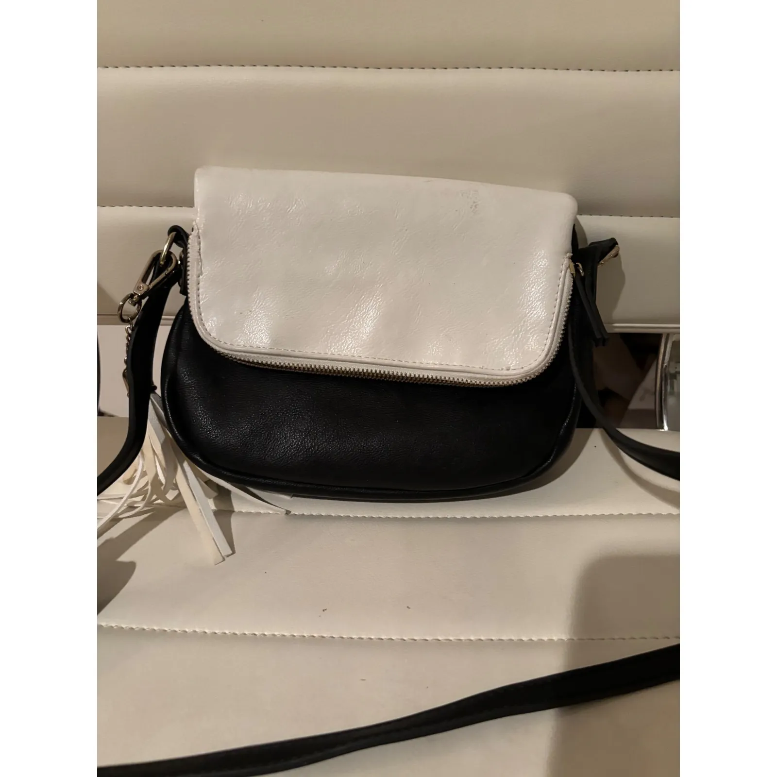 Lily & Ivy Black and White Crossbody Bag‎ Purse Convertible Shoulder Flap - Image 3