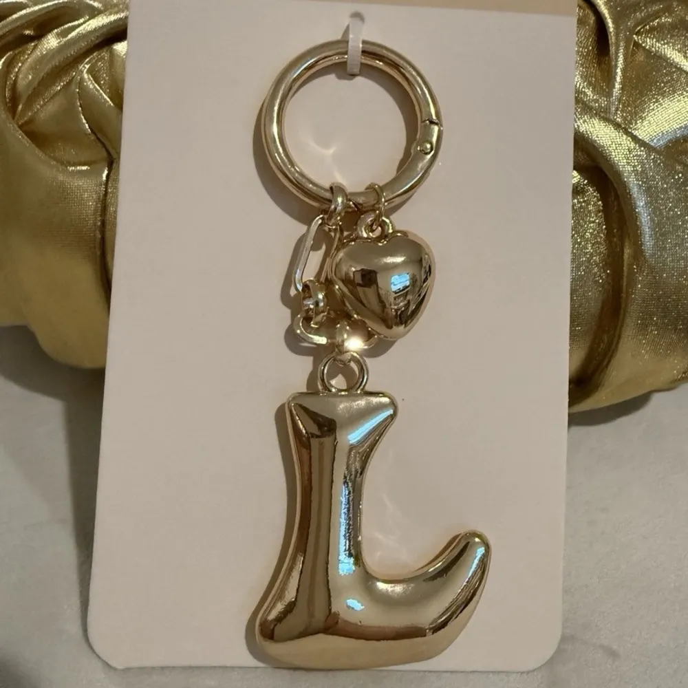 Studio Gold Initial “L” Keychain Bag Charm with heart - Image 3