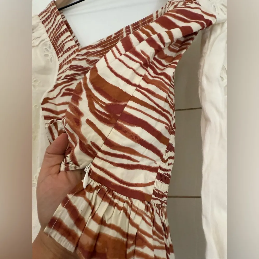 LOVE THE LABEL ANTHROPOLOGIE LOVE THE LABEL SMOCKED EYELET PUFF SLEEVE BLOUSE - Image 6