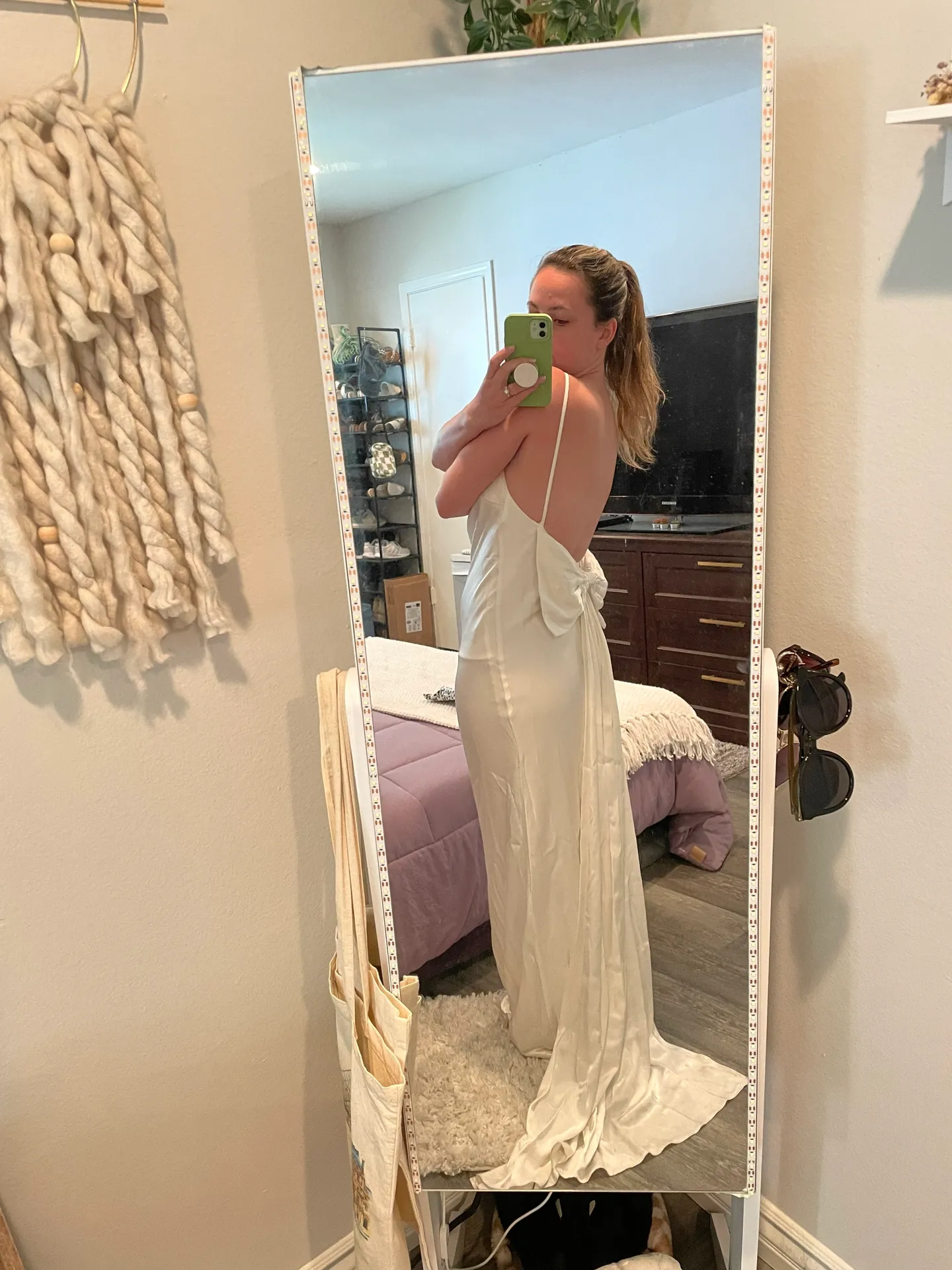 White Low Back Dress With Bow - Image 7