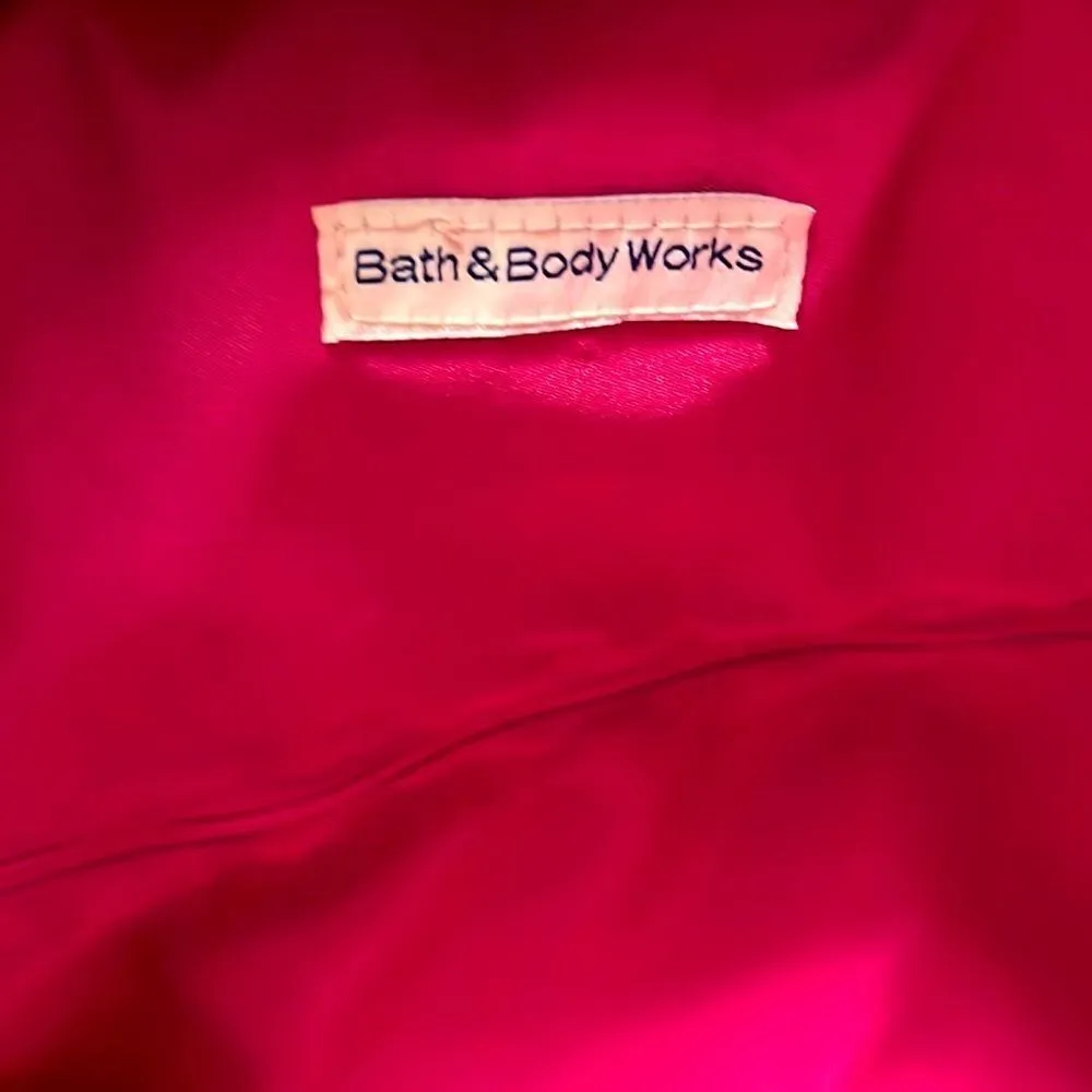 Bath and Body Works Embossed Bronzy Brown with Hot Pink Accent Weekender - Image 4