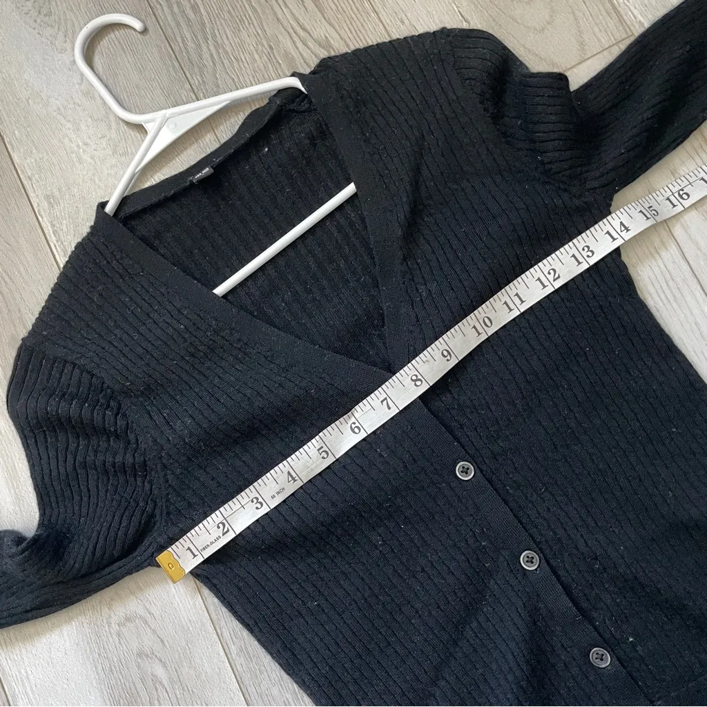 Uniqlo Wool Cardigan ribbed crop womens Black (medium) minimalist basic classic - Image 3