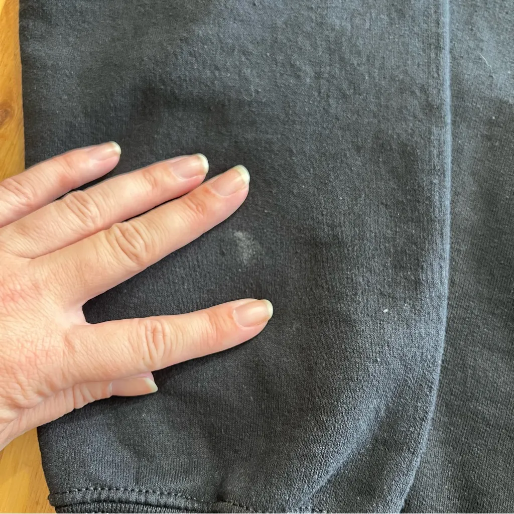 Gildan Heavy Blend XOXO Leopard Print Sweatshirt Black Size M - Image 5