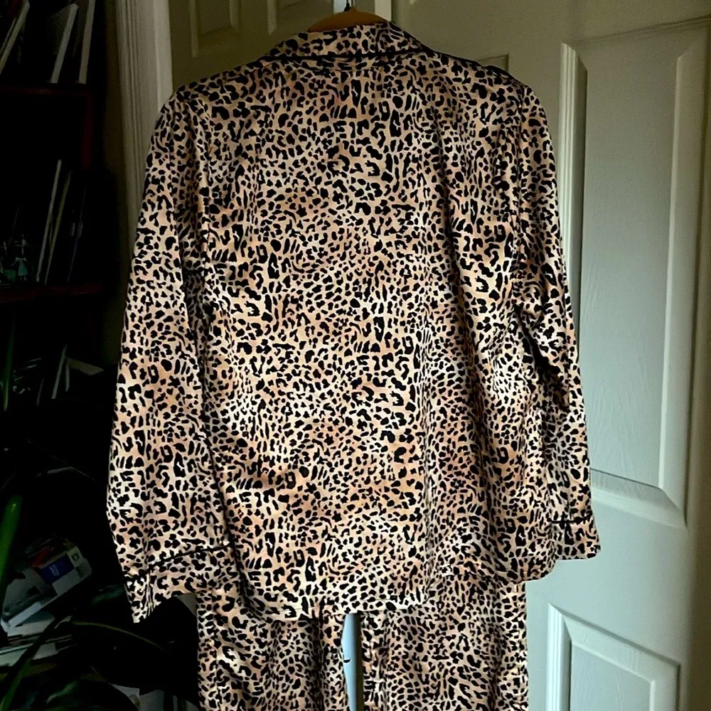 In Bloom Women’s Cheetah Pajama Lounge Set Small - Image 7