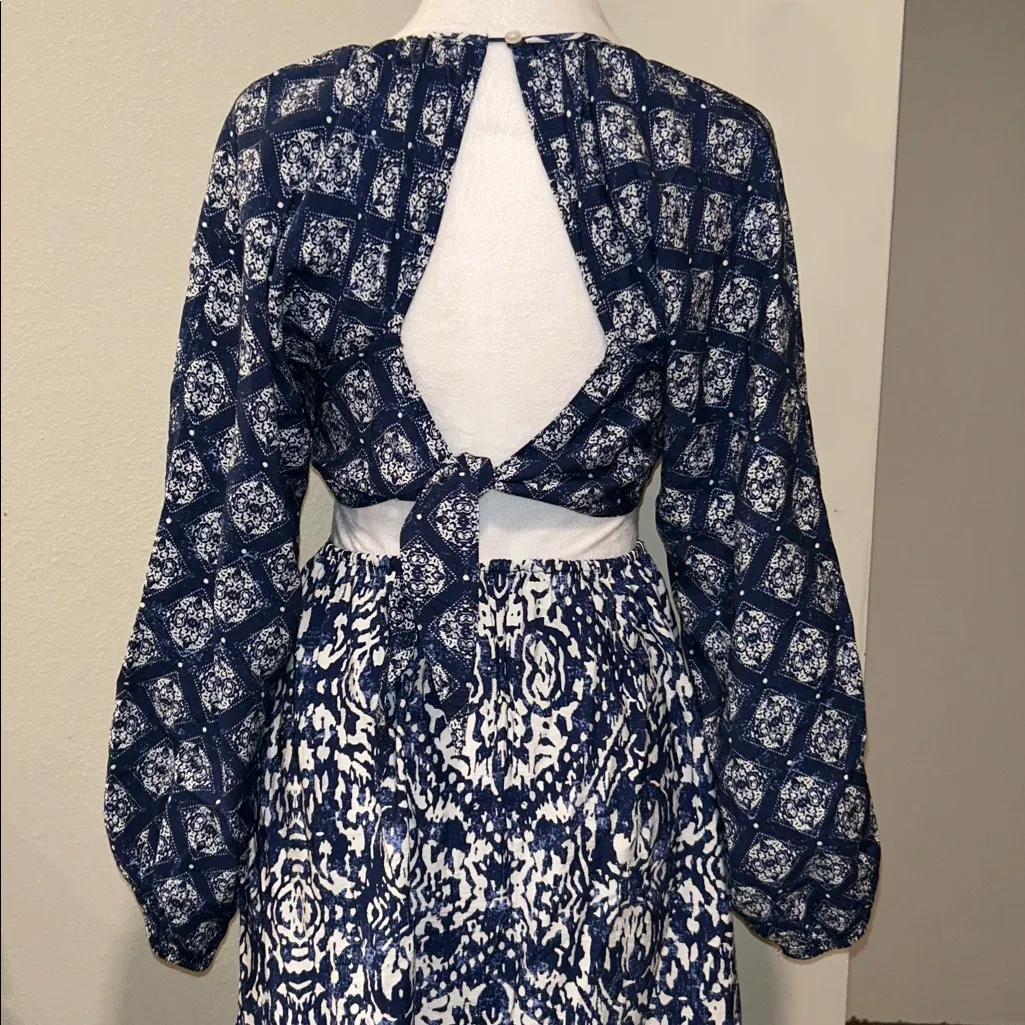 Abercrombie & Fitch Navy and White Dress Long-sleeve Plunge Cutout Maxi Dress XS - Image 7