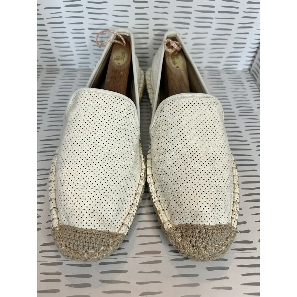 Time‎ And Tru White Perforated Closed Toe Espadrilles Women’s Size 9 - Image 3