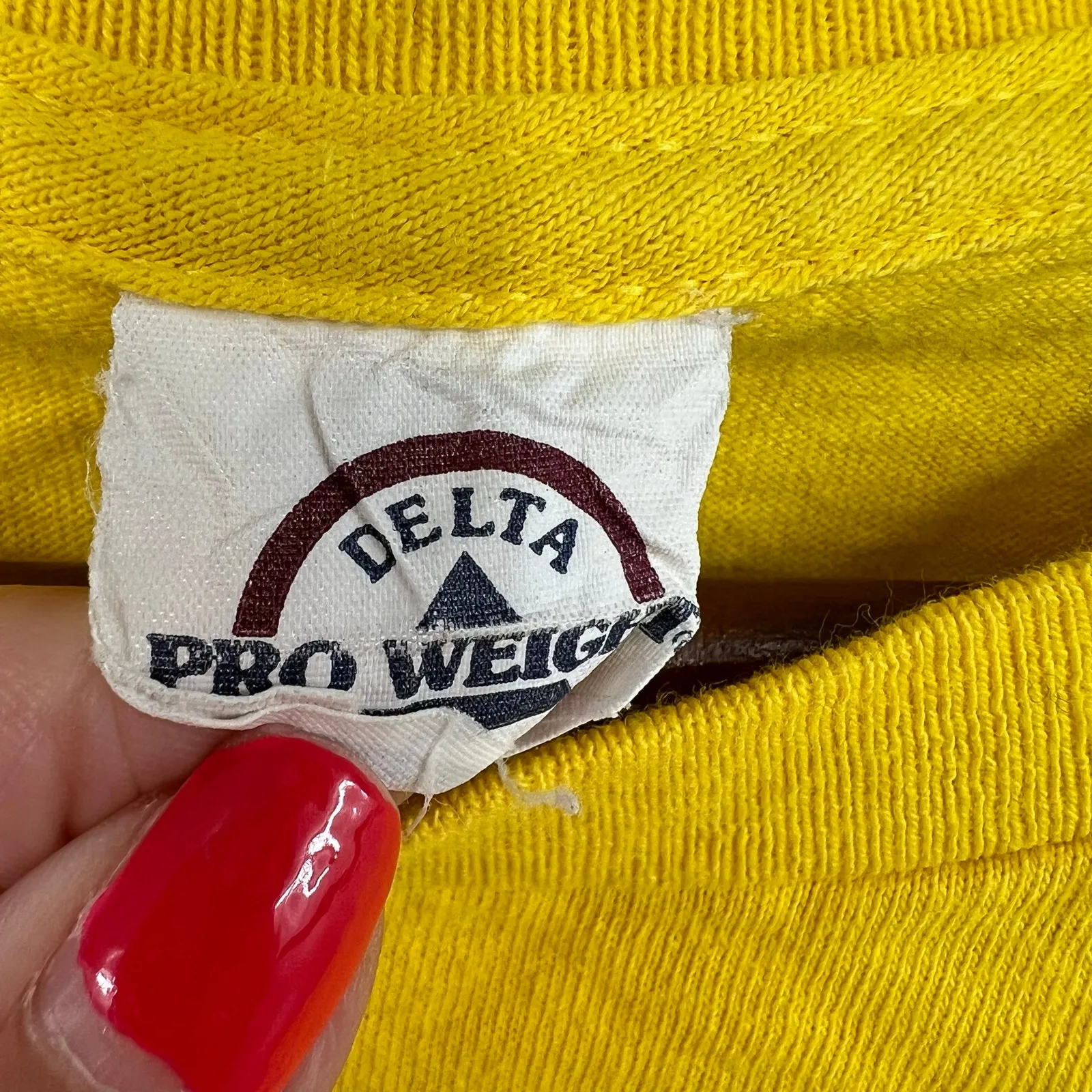 Delta Las Vegas Nevada bright yellow souvenir short sleeve flowers t-shirt sz XL - Image 3