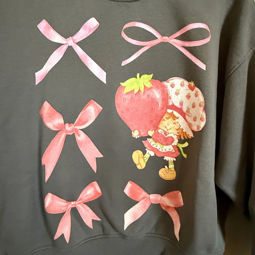 Strawberry Shortcake Sweatshirt with Bows – Retro Graphic Pullover – Size XS Gray - Image 3