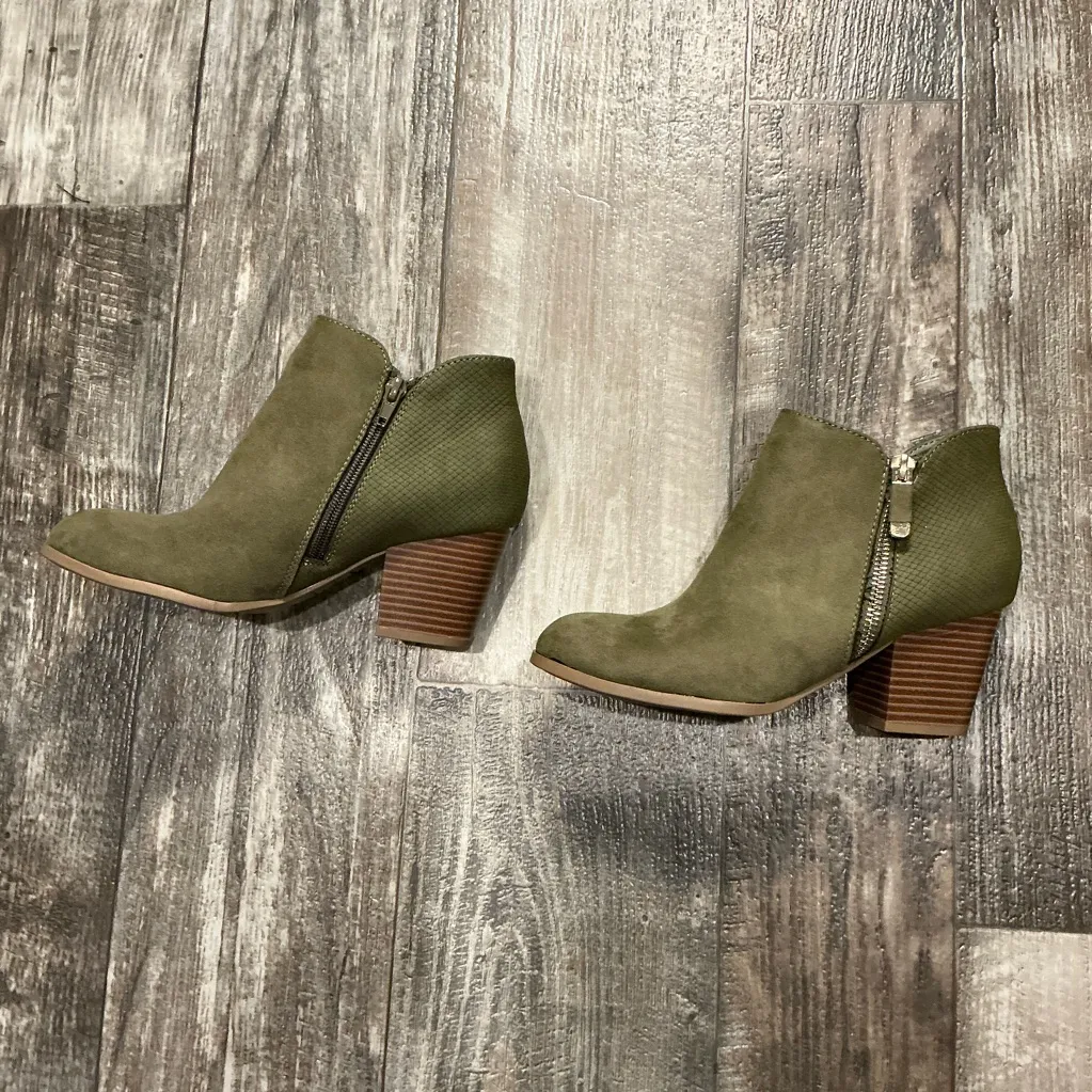Style & Co Olive Ankle Boots with Block Heel Size 6 - Image 13