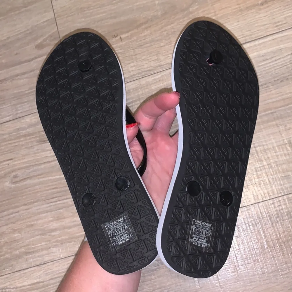 NWT Roxy wave design stripes colorful flip flops 6 - Image 5