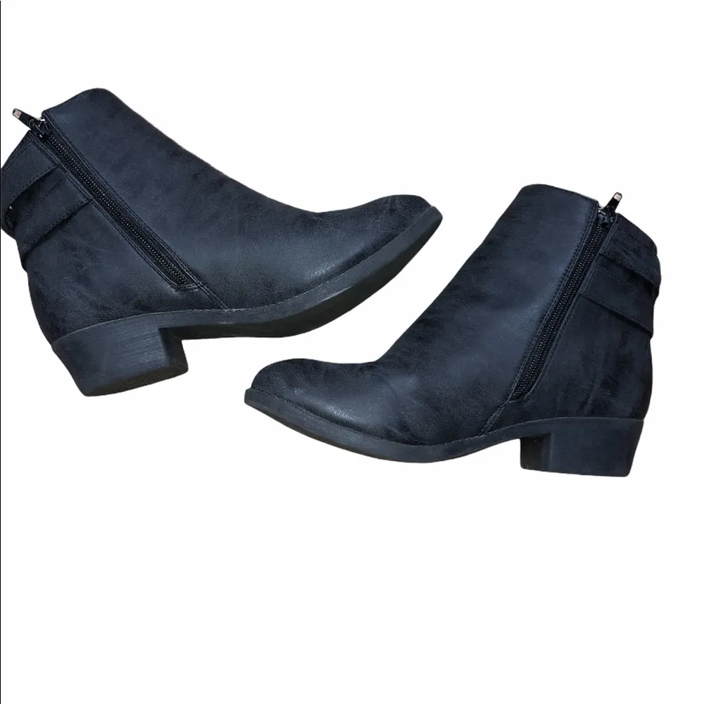 Twisted size 8 Alexia black buckle ankle booties - Image 3