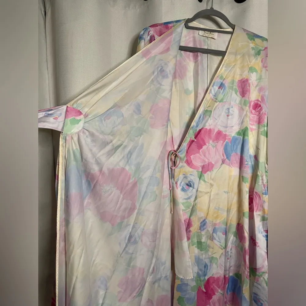 Vintage Lucie Ann Satin Pastel Floral Robe Neglige Medium White - Image 8