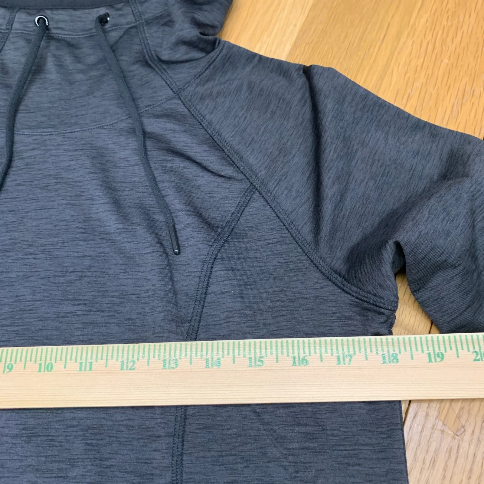 Reebok Women's Charcoal Heather Gray Hoodie Athletic Performance Pullover M - Image 4