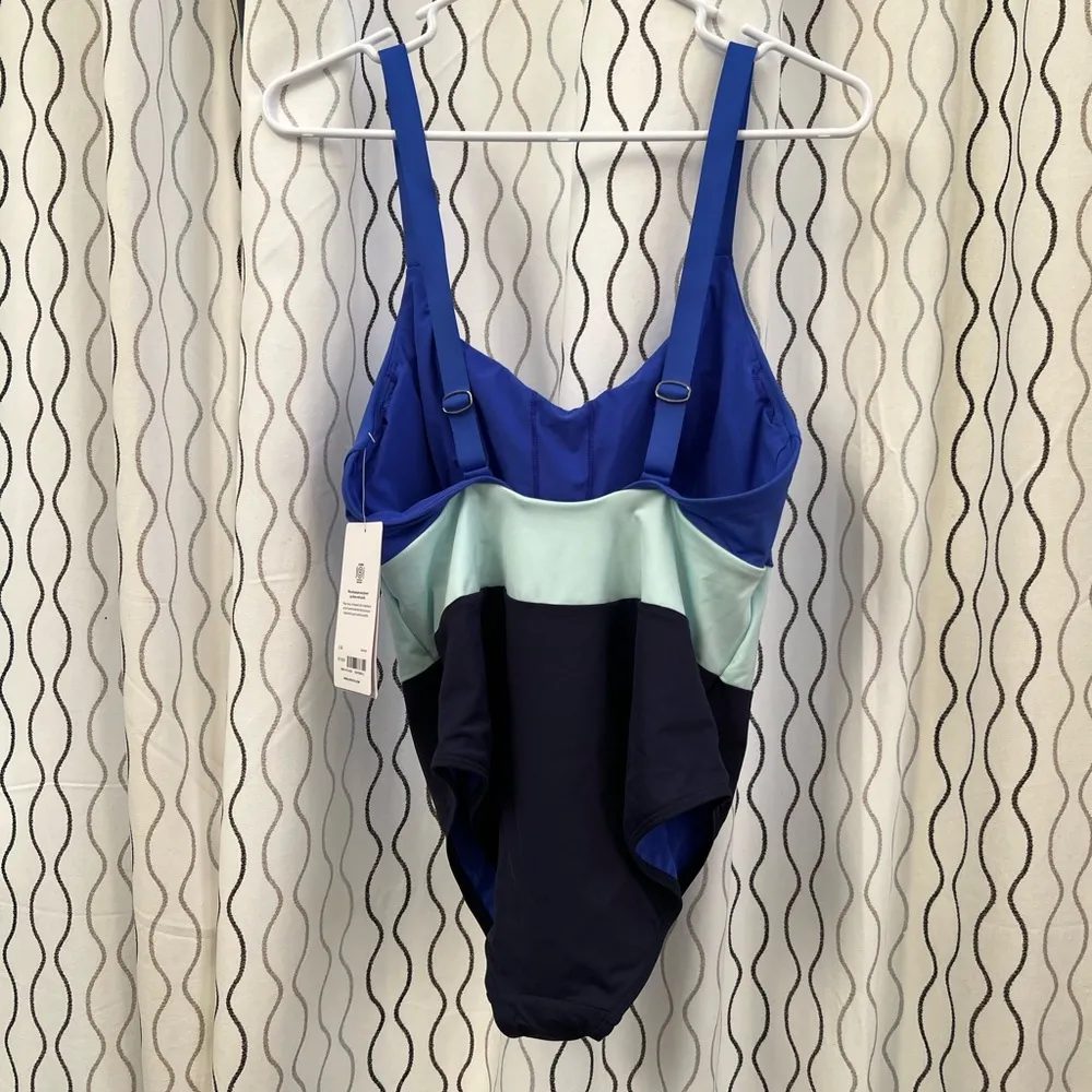Athleta Coastline one piece Swimsuit Size Large - Image 2