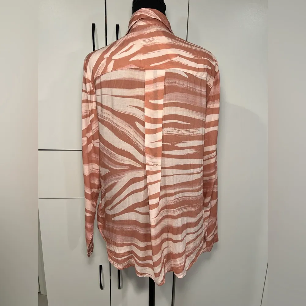 Anthropologie shirt . New . Size‎ S - Image 3