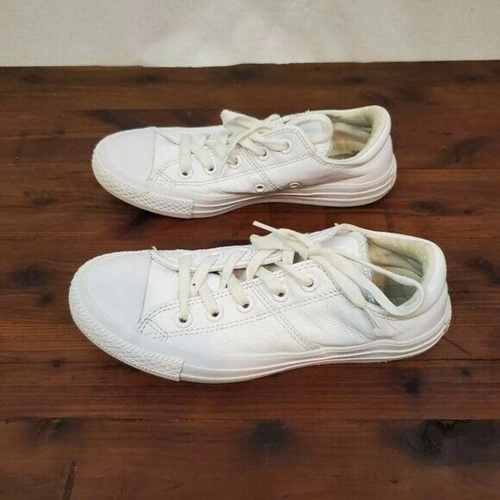 Converse‎ Womens Shoes Size 6 White Leather Chuck Taylors Lace-Up  Low Top - Image 3
