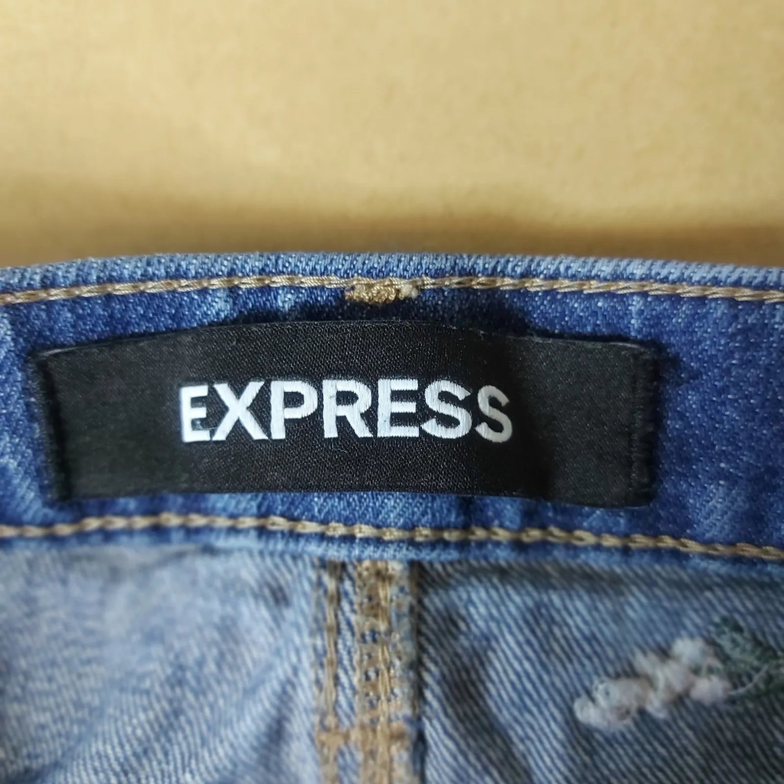 EXPRESS Floral Embroidered Raw Hem Denim Mini Skirt 00 Boho Floral Festival Twee - Image 8