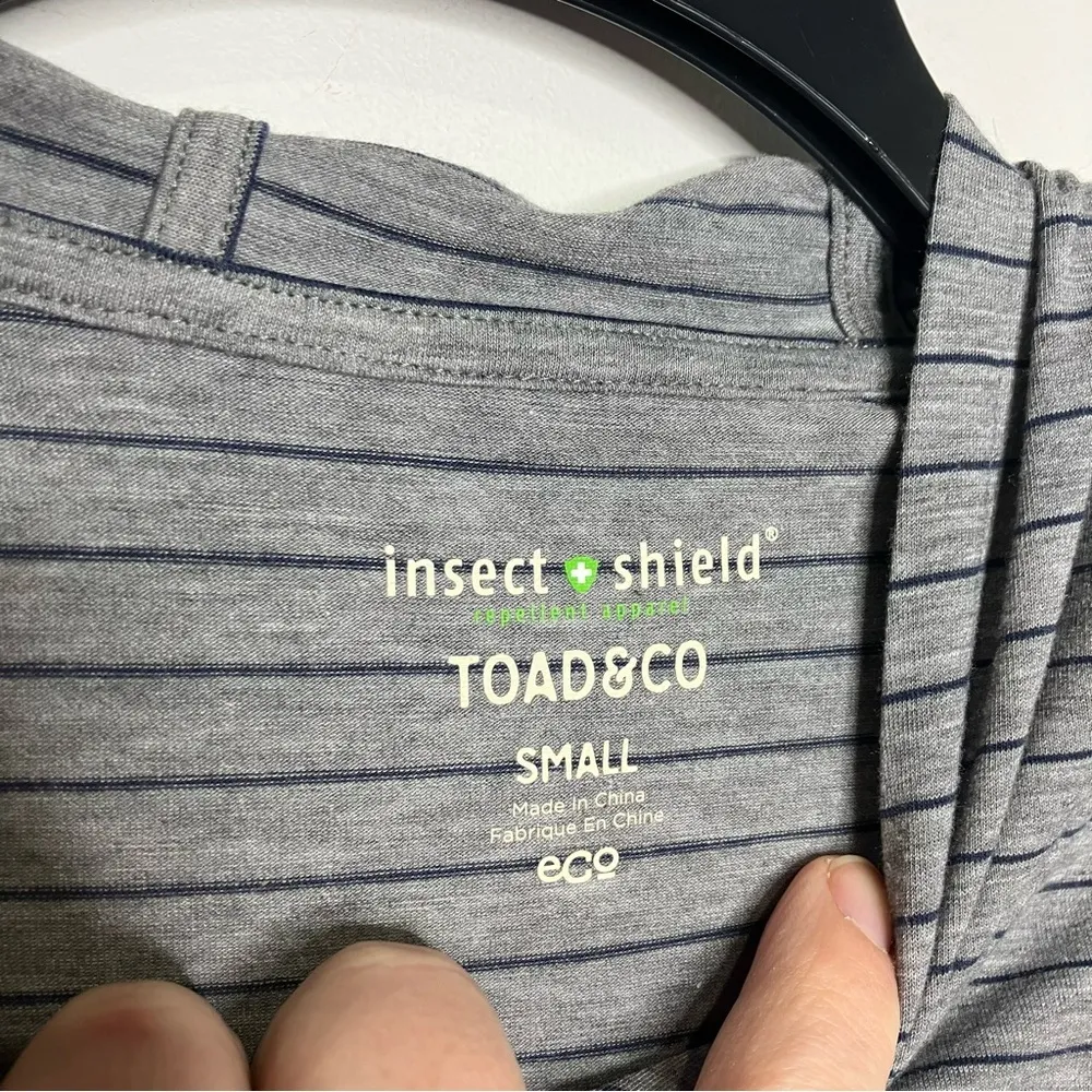 Toad & Co insect shield striped hooded long‎ sleeve tee size small Gray - Image 3