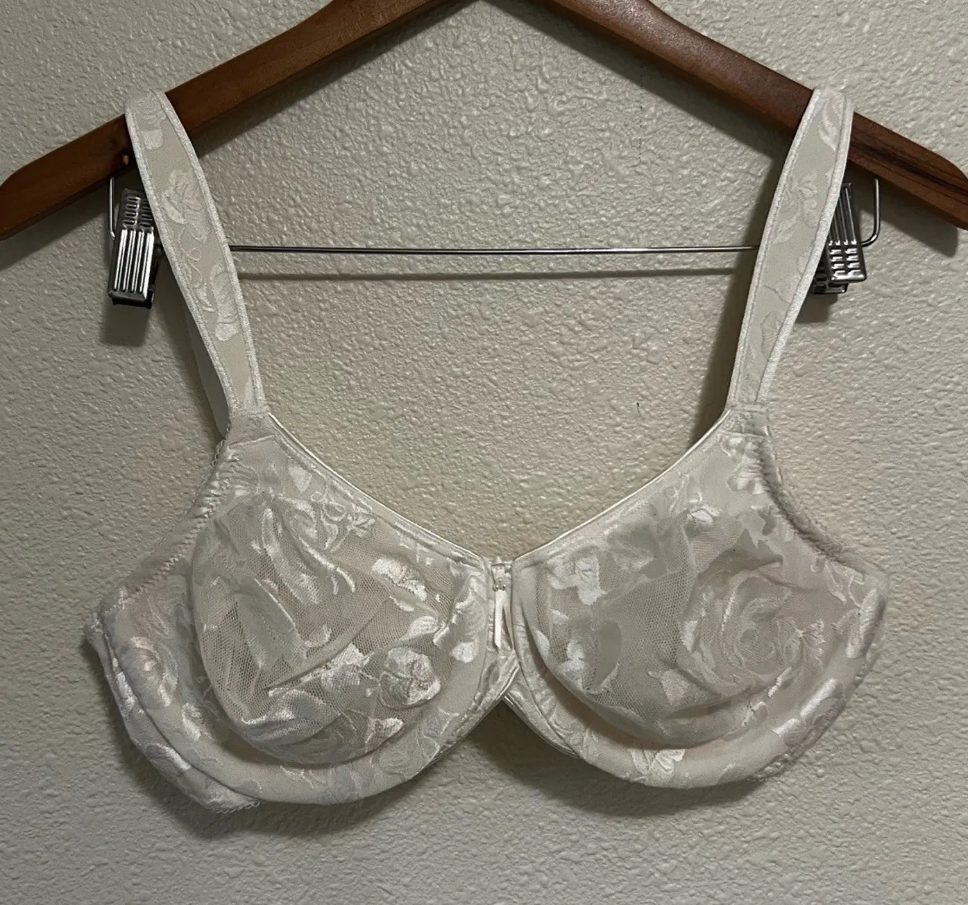 Wacoal 85567 ivory white satin unlined wired floral bra 36D elegant - Image 1