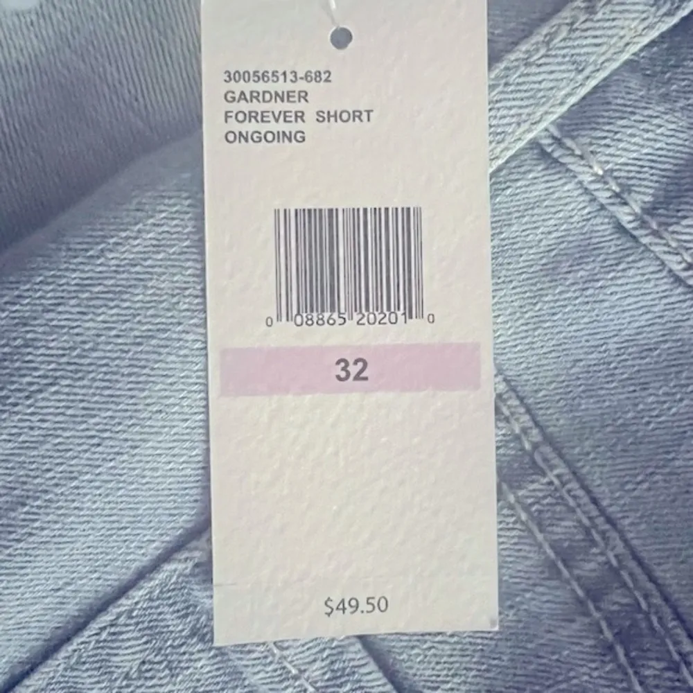 Jessica Simpson Women’s Forever Roll Short Gardner-Fray Cuff Jeans Size 32 NWT - Image 6