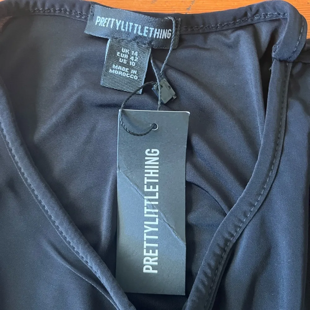 Pretty Little Thing  Black Fitted Long Sleeve Bodysuit - Image 3