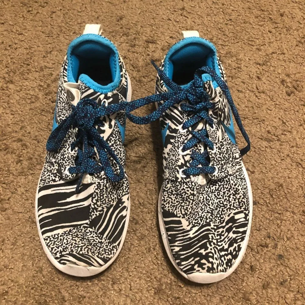 Nike ID Roshe Two Flyknit Womens Size 5 Teal Tiger‎ Stripe Leopard 897153-992 - Image 3