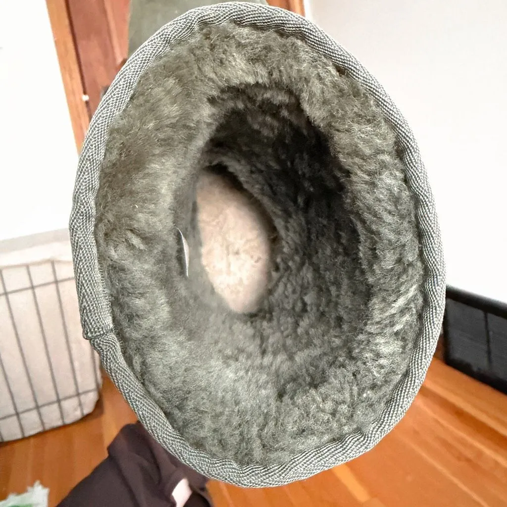 UGG Classic Short Boot Size 8 - Image 7