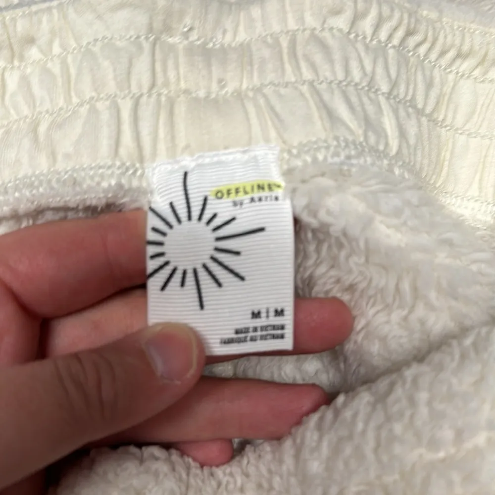 EUC OFFLINE By Aerie Cool White Fluffy Sherpa Jogger size medium *sold out* - Image 4