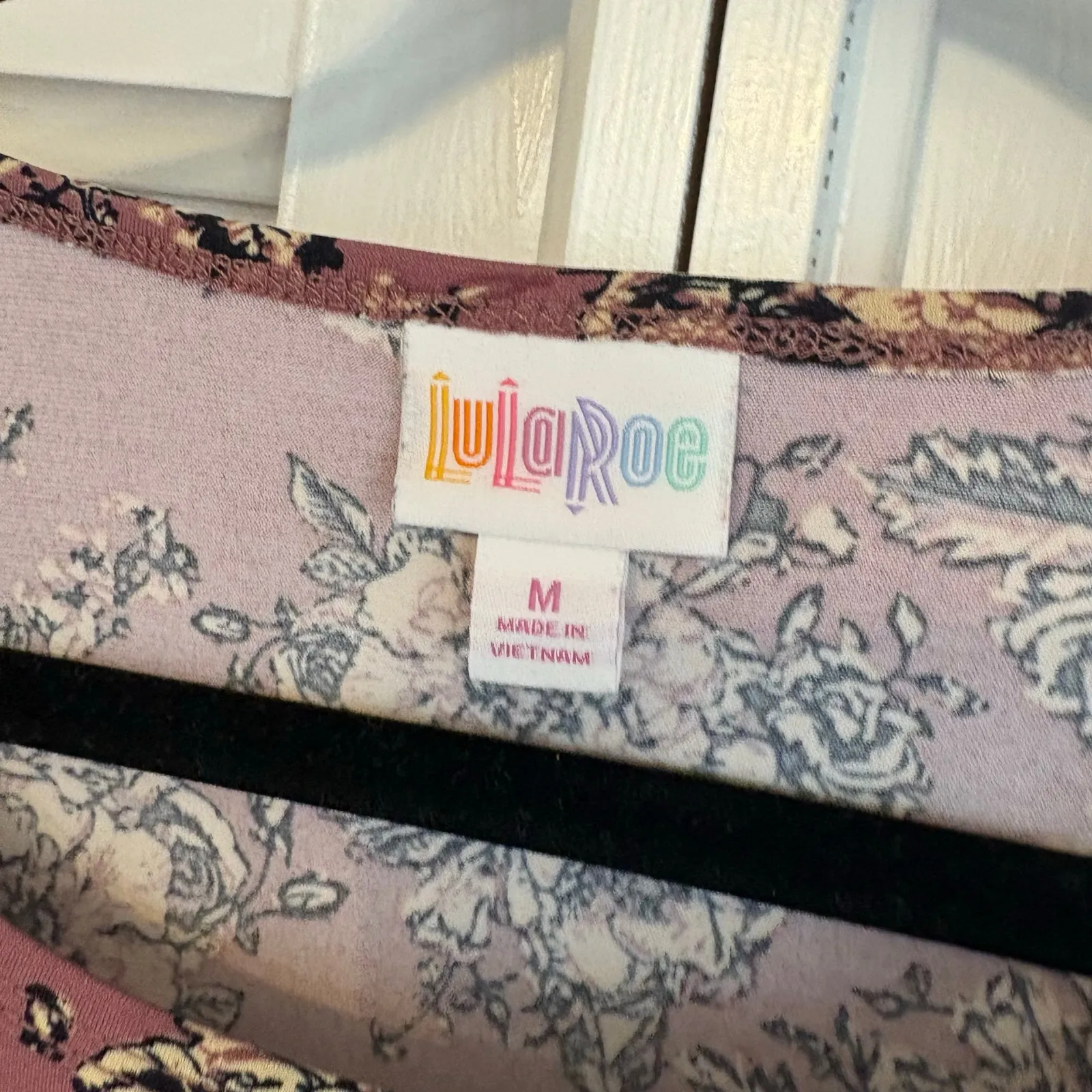 LuLaRoe Mauve Floral‎ High Low Top Size Medium - Image 5