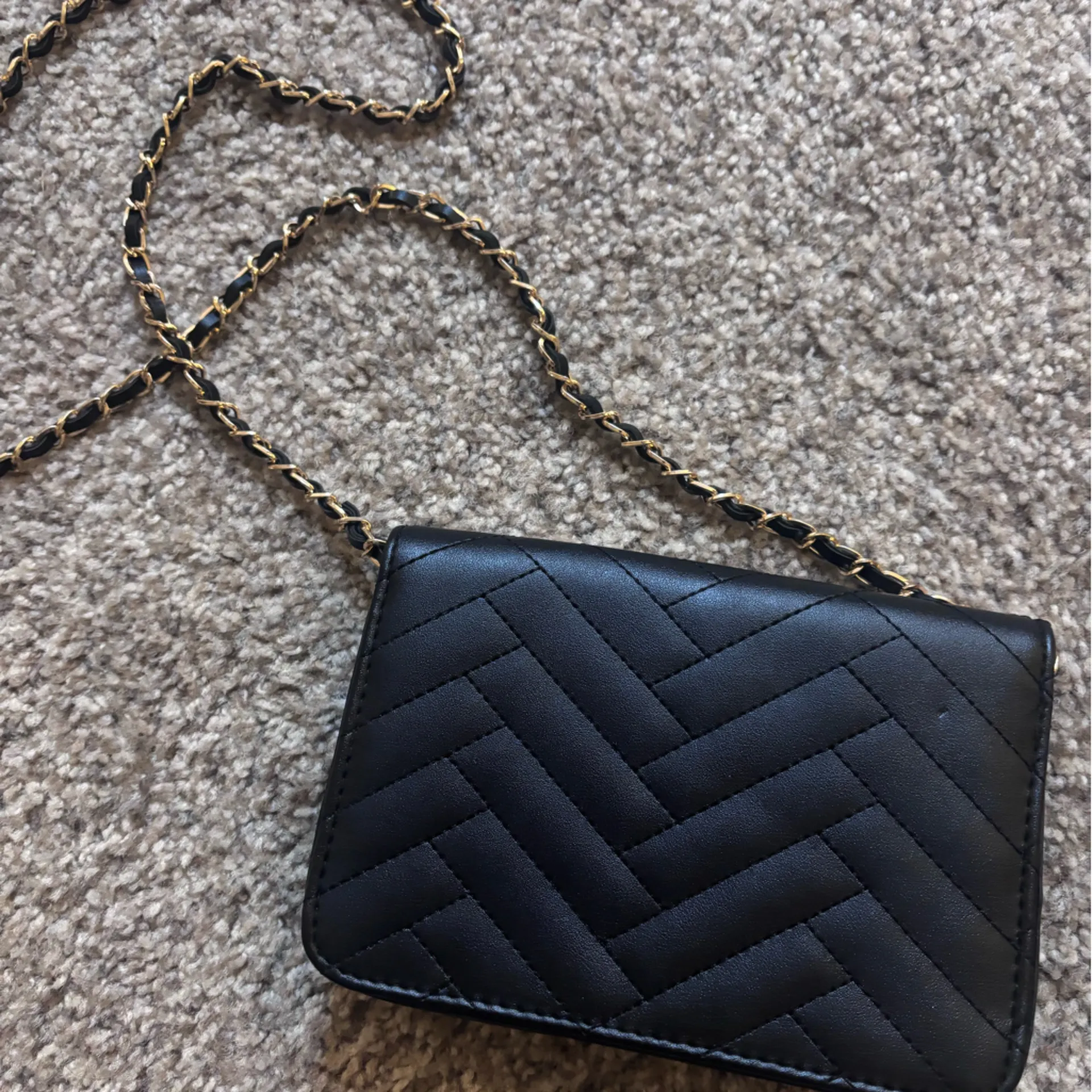 Black Quilted Crossbody Bag - Image 7
