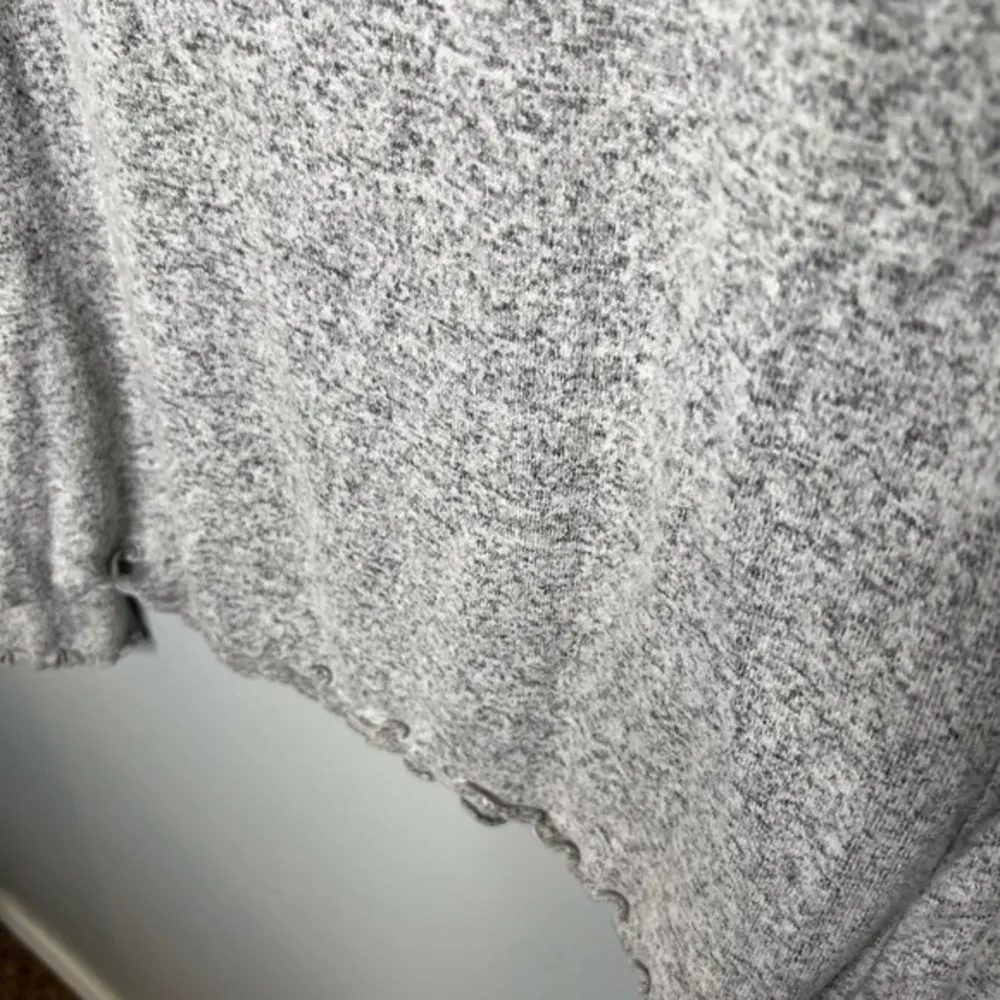 Saints 21 gray ruffle trim mock neck stretchy light long sleeve sweater large - Image 7