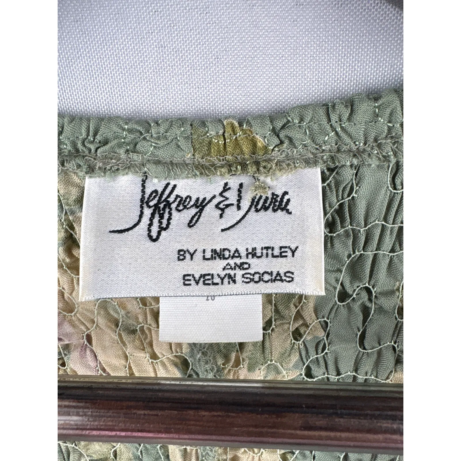 Women’s Jeffrey & Dara Size 18 Green Floral Maxi Dress - Image 4