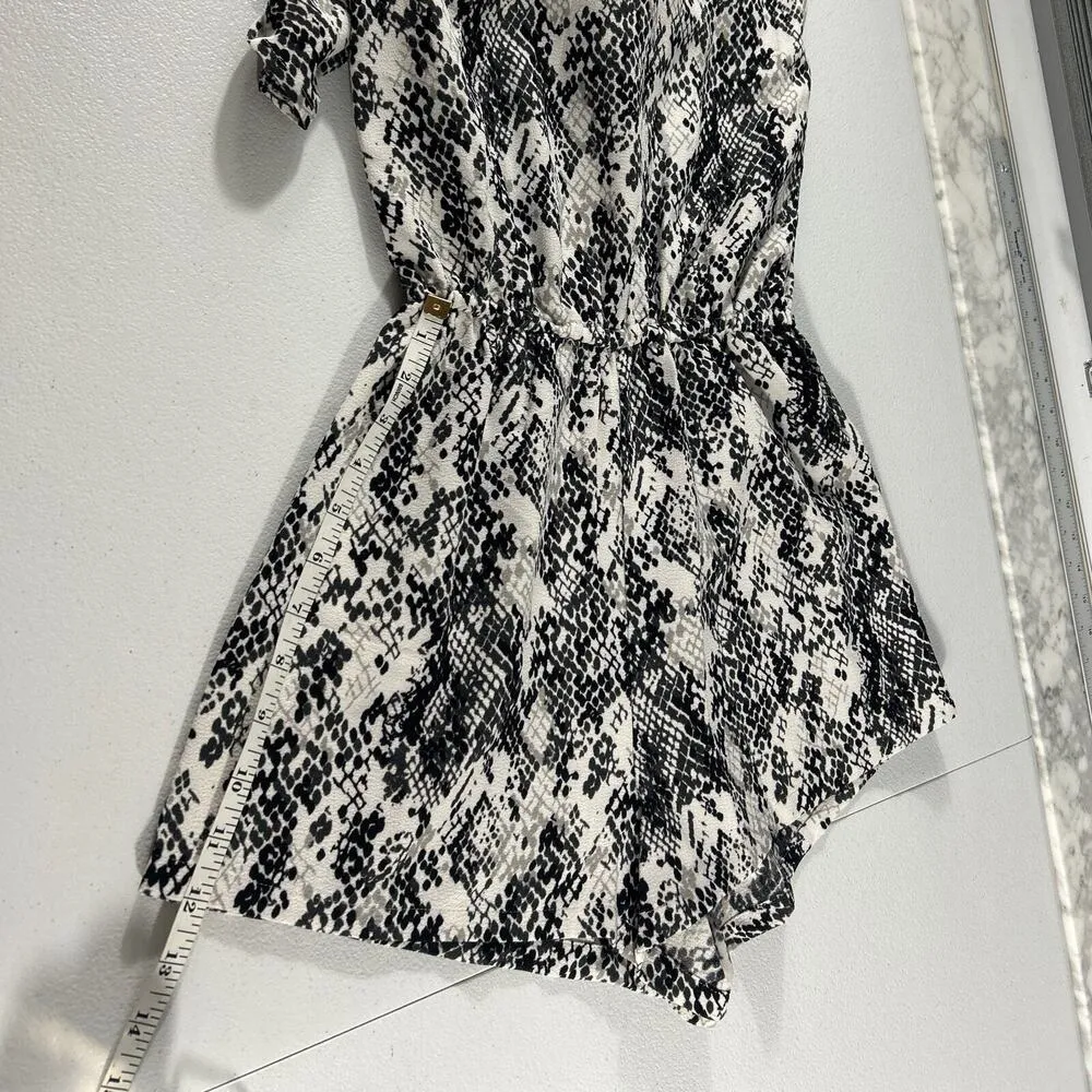 Mudpie Women's Romper Black white Snake Print Size S Bell Sleeves Elastic Waist - Image 10