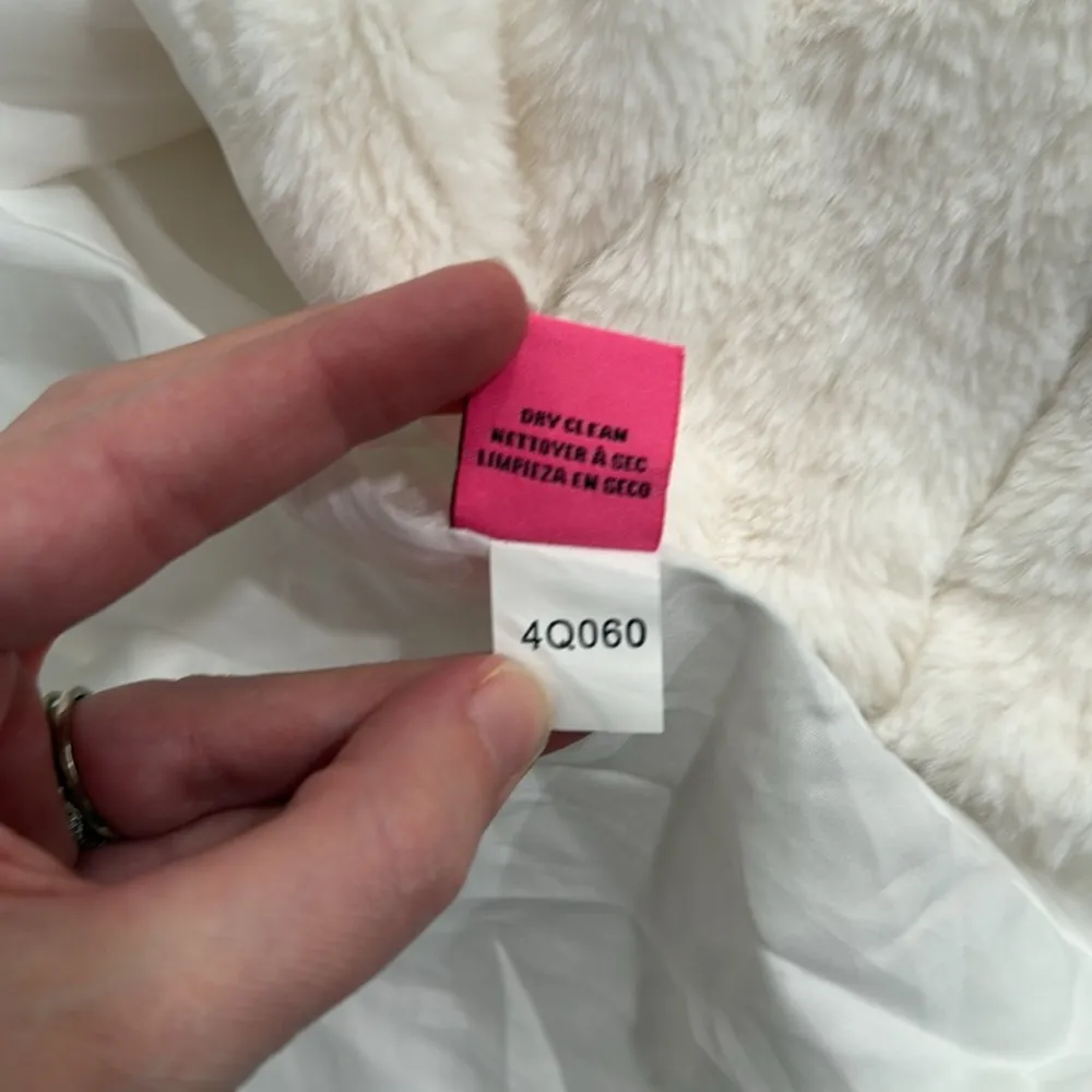 Betsey Johnson White Cape with Plush Fuzzy Material and High Collar Size M NWT - Image 10