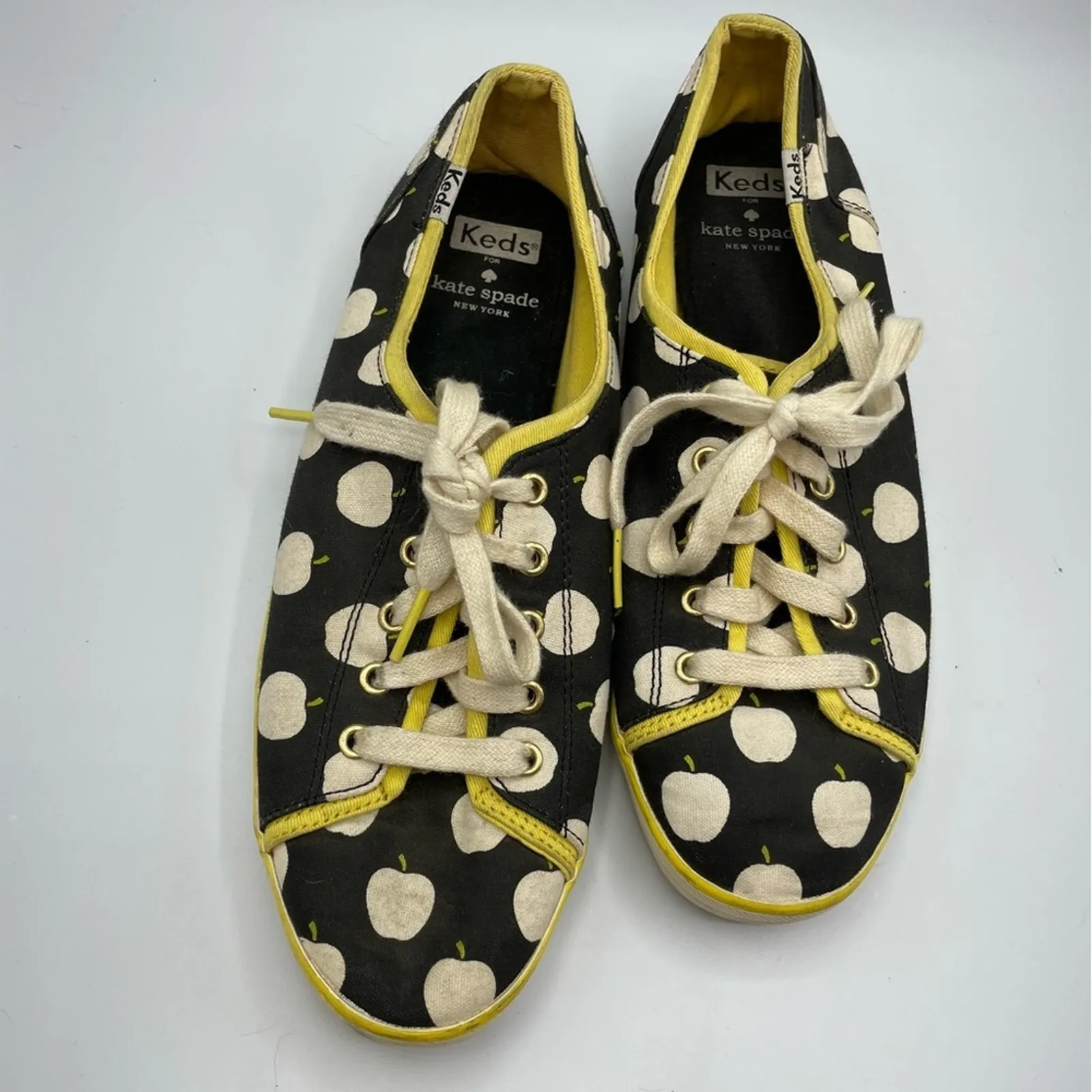 Kate Spade X Keds Black White & Yellow Apple Print Lace Up Flats Sneakers 8.5 - Image 4