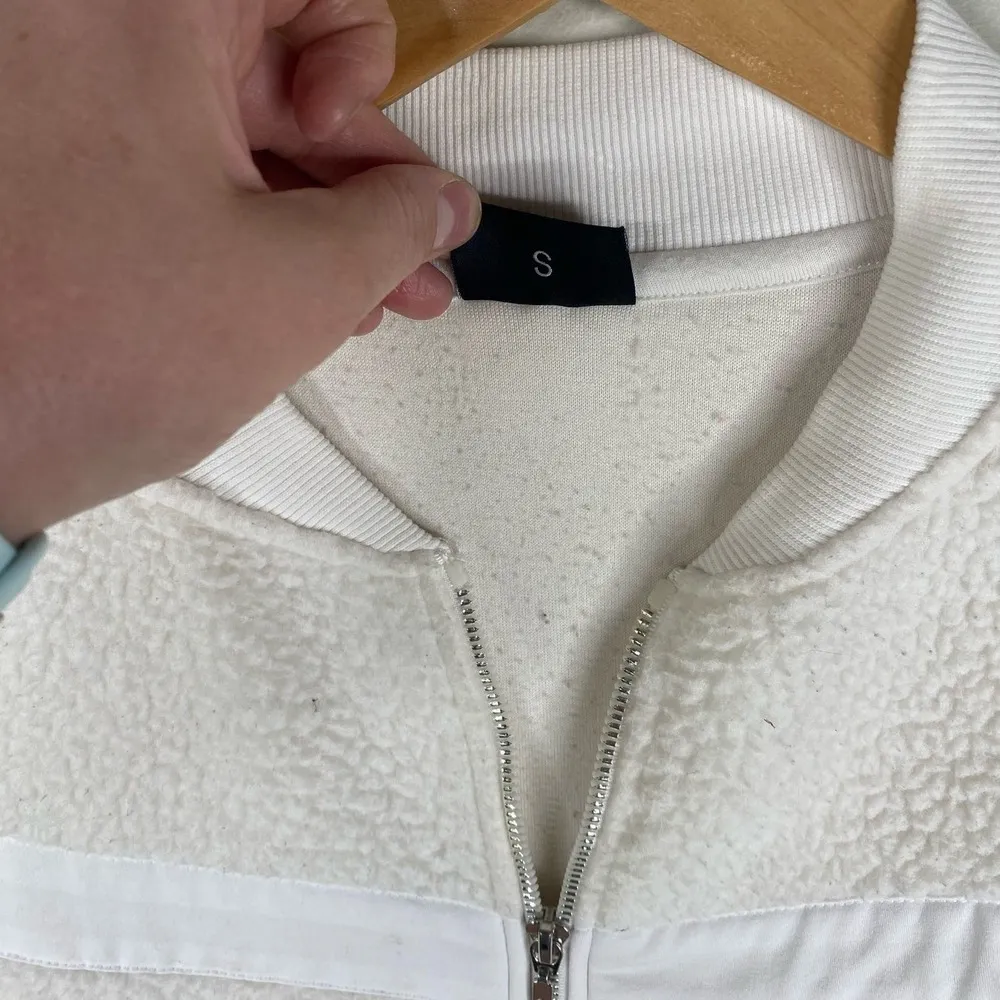 Zyia Active Flying V White Fuzzy Sherpa Fleece Full Zip Jacket Size Small - Image 5