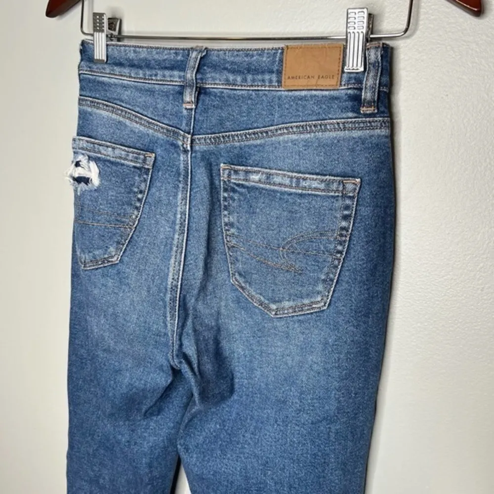 American eagle distressed destroyed mom denim blue jeans raw hem stretch size 00 - Image 6