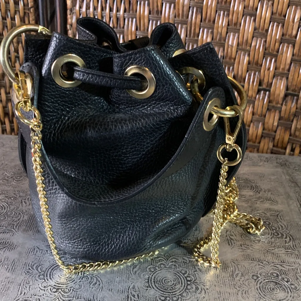 Anna Paola Black Leather Purse with Gold Chain Strap - Image 4